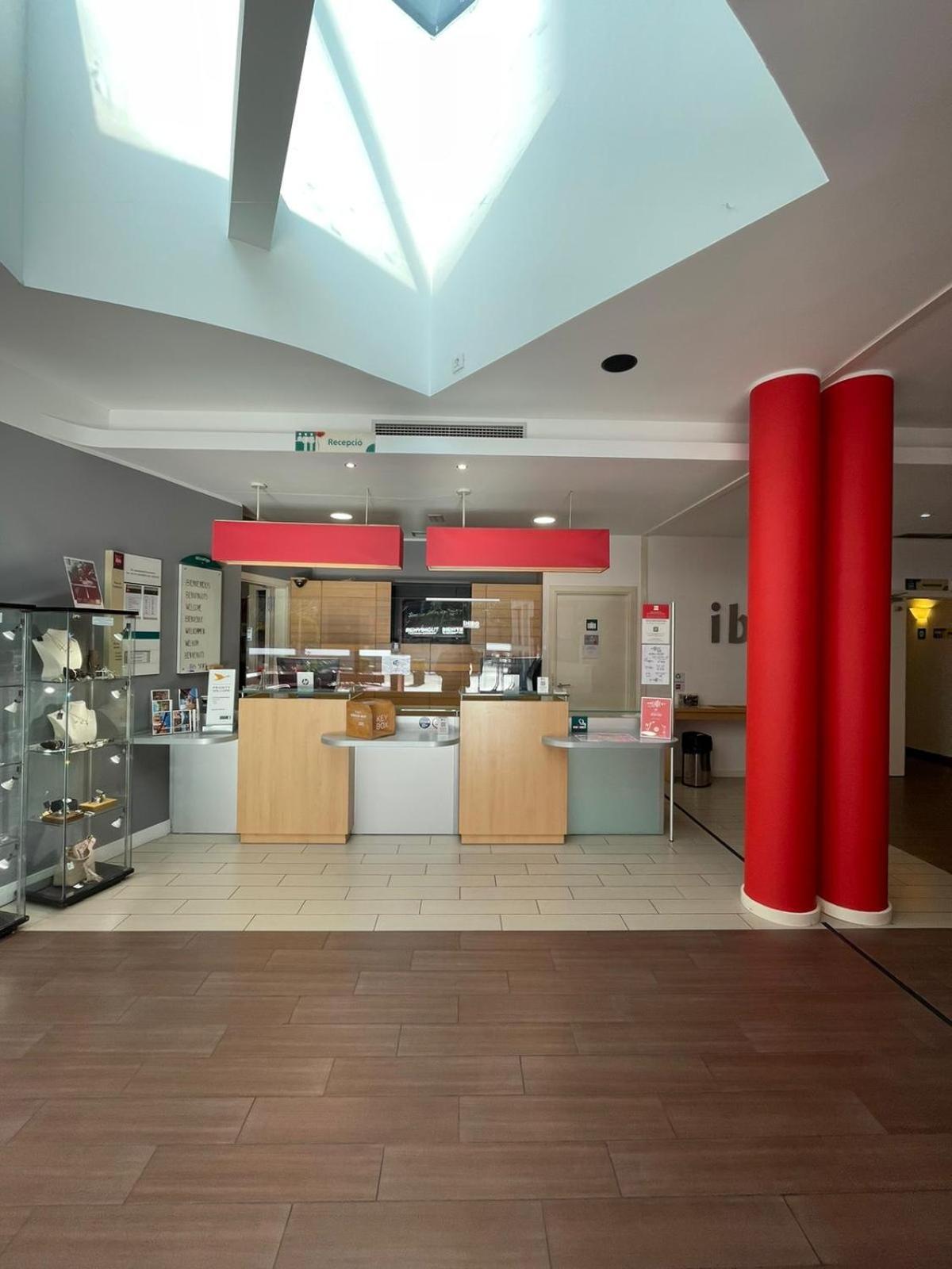 Hotel Ibis Girona Exteriér fotografie