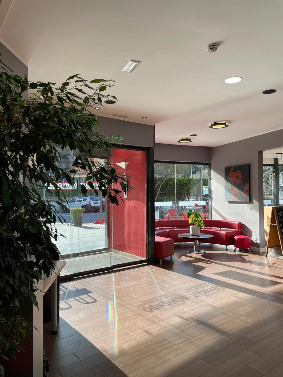 Hotel Ibis Girona Exteriér fotografie