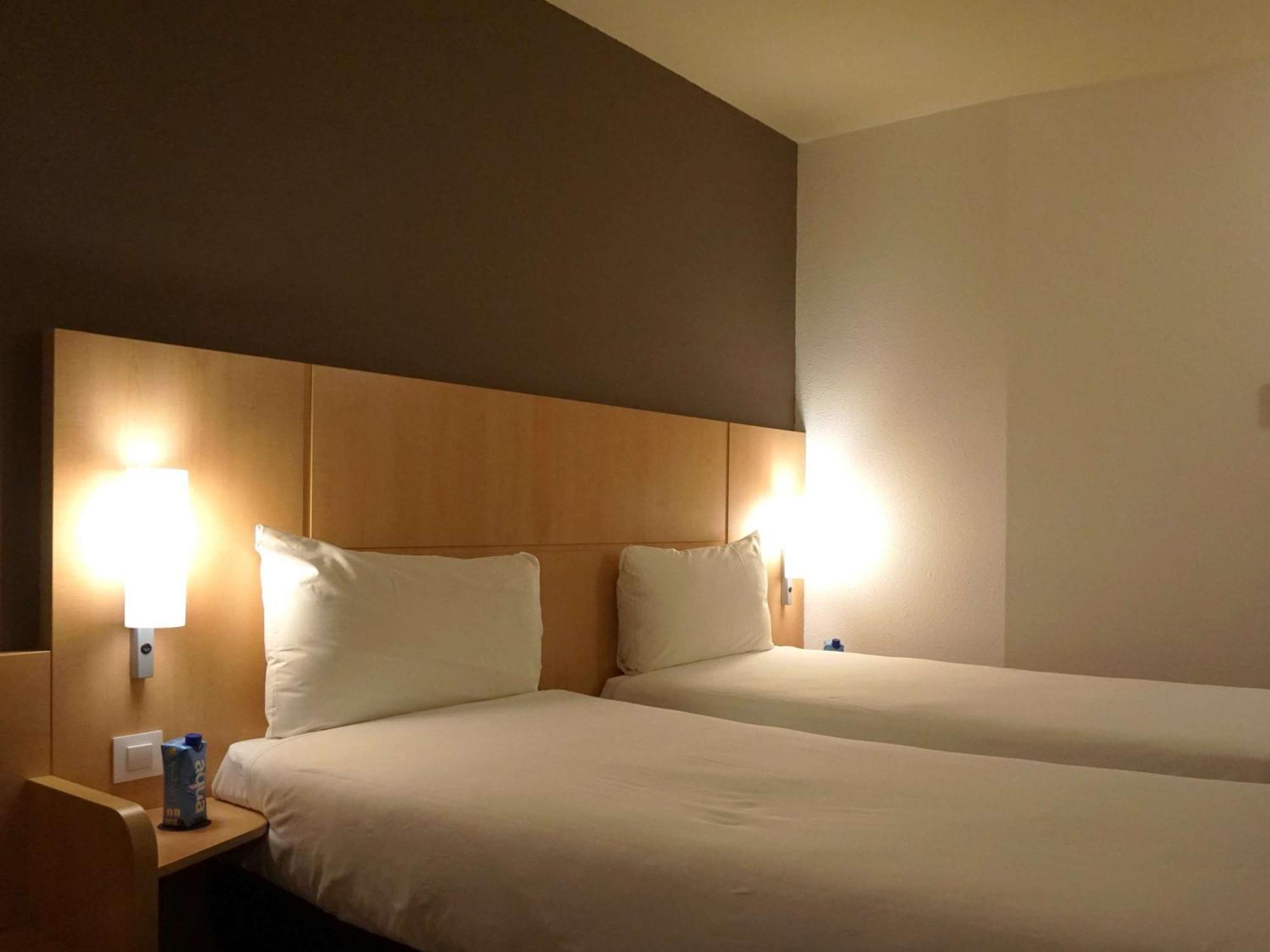 Hotel Ibis Girona Exteriér fotografie